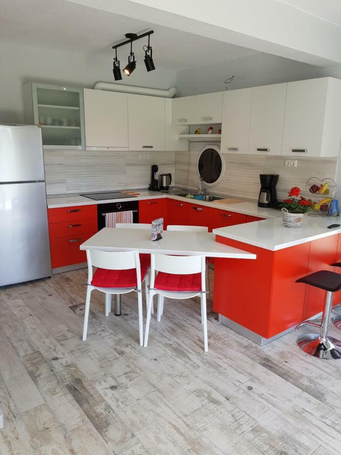 Nautilus Guest House Nea Iraklitsa Bagian luar foto