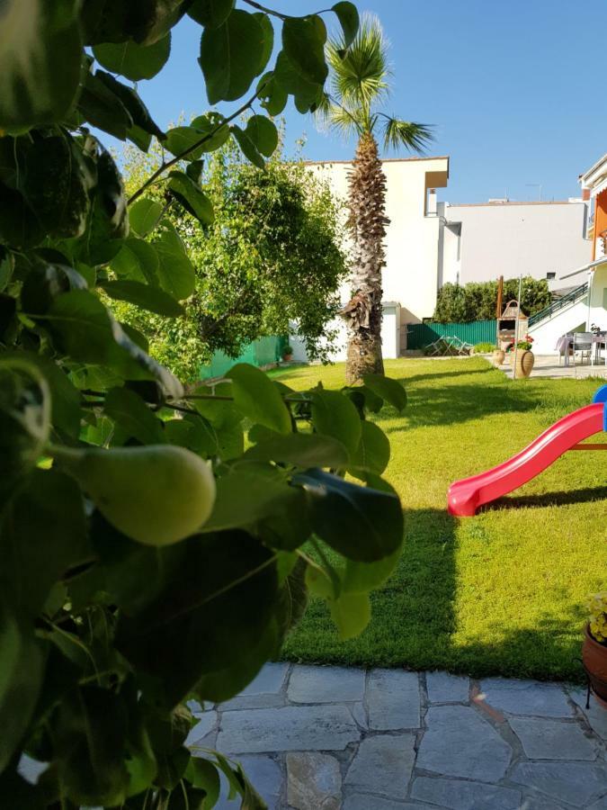 Nautilus Guest House Nea Iraklitsa Bagian luar foto